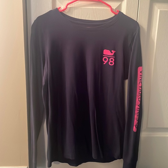 Vineyard Vines Tops - Vineyard Vines long sleeve tee!